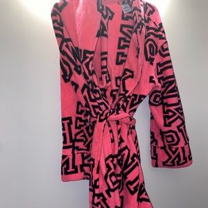 M/L PINK BATH ROBE.